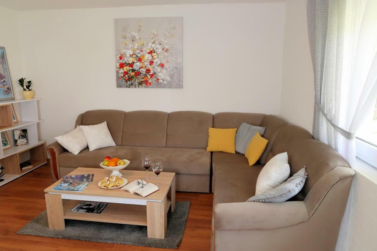 Apartman Sofia Otocac Ngoại thất bức ảnh