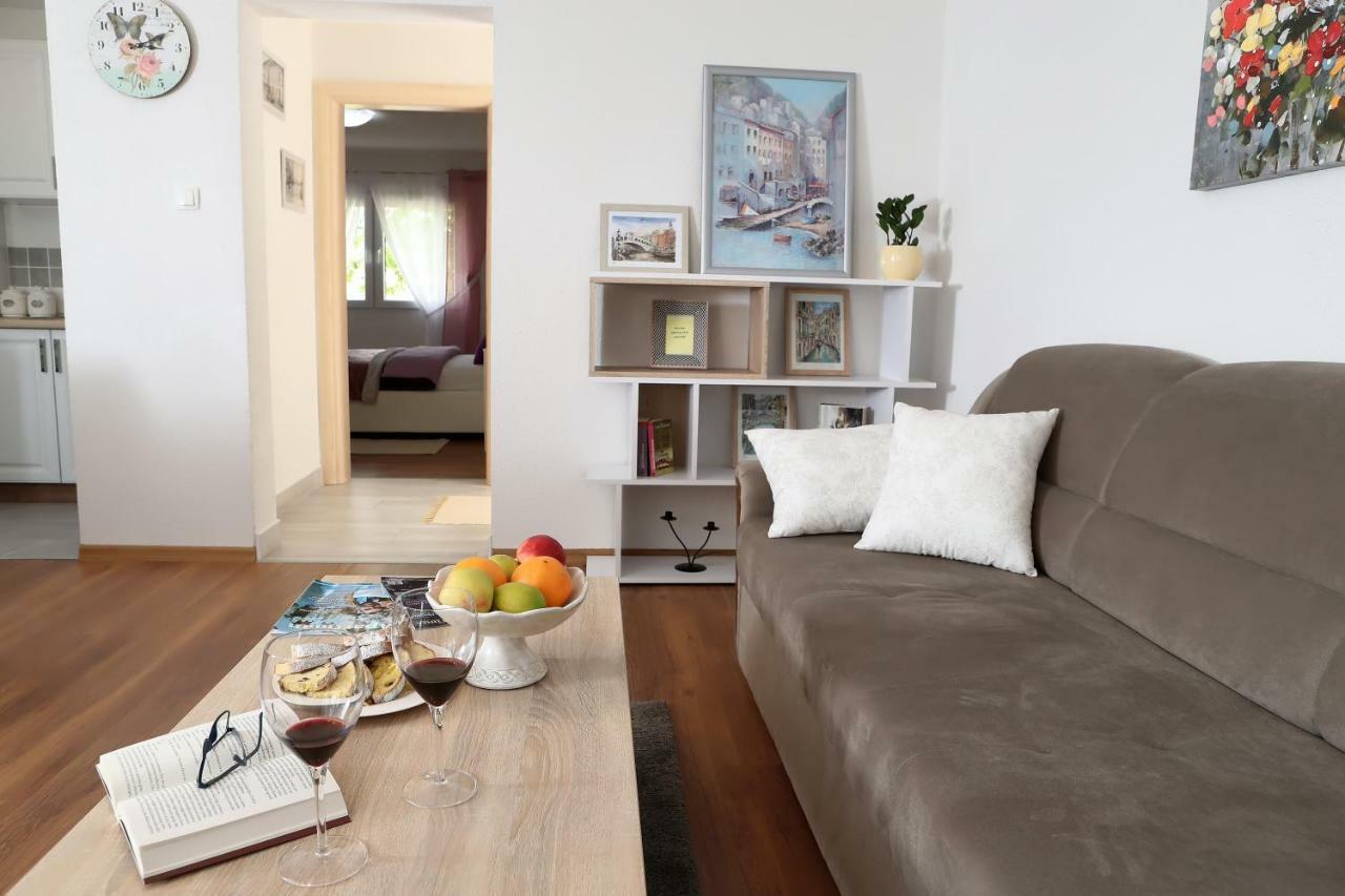 Apartman Sofia Otocac Ngoại thất bức ảnh